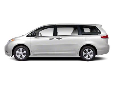 compare mazda 5 and toyota sienna #7